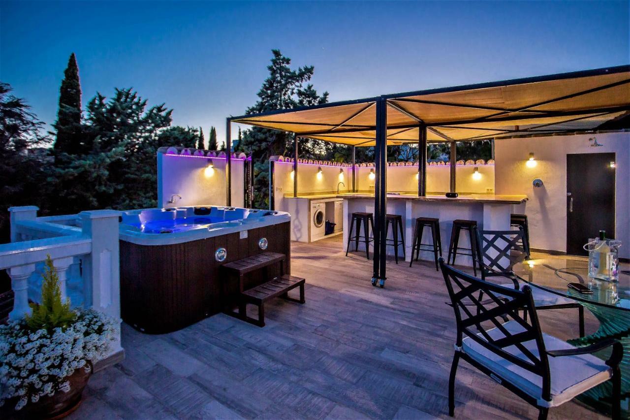 Luxury Villa With Swimming Pool And Jacuzzi มาร์เบยา ภายนอก รูปภาพ