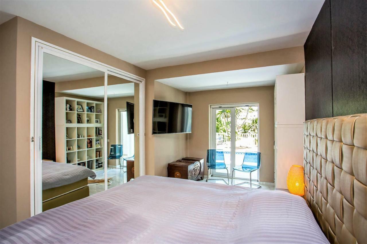 Luxury Villa With Swimming Pool And Jacuzzi มาร์เบยา ภายนอก รูปภาพ
