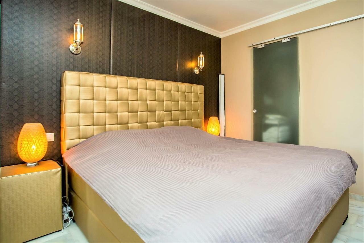 Luxury Villa With Swimming Pool And Jacuzzi มาร์เบยา ภายนอก รูปภาพ
