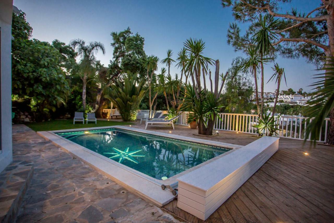 Luxury Villa With Swimming Pool And Jacuzzi มาร์เบยา ภายนอก รูปภาพ